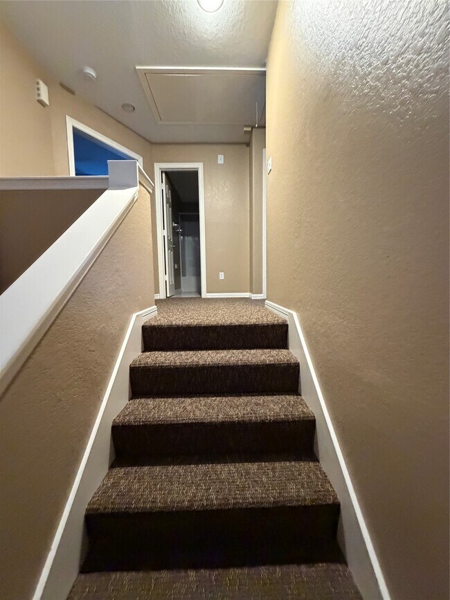 Building Photo - 9110 Prairie Trails Dr