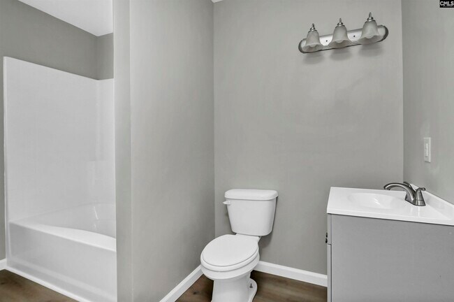 Building Photo - 706 Westside Dr