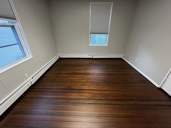 Building Photo - 158 Holland St