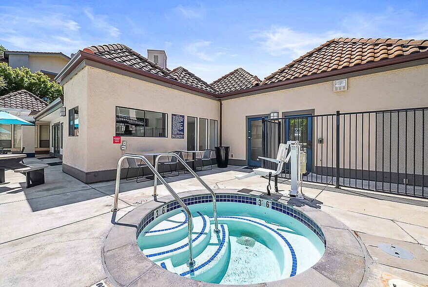 Building Photo - Verandas