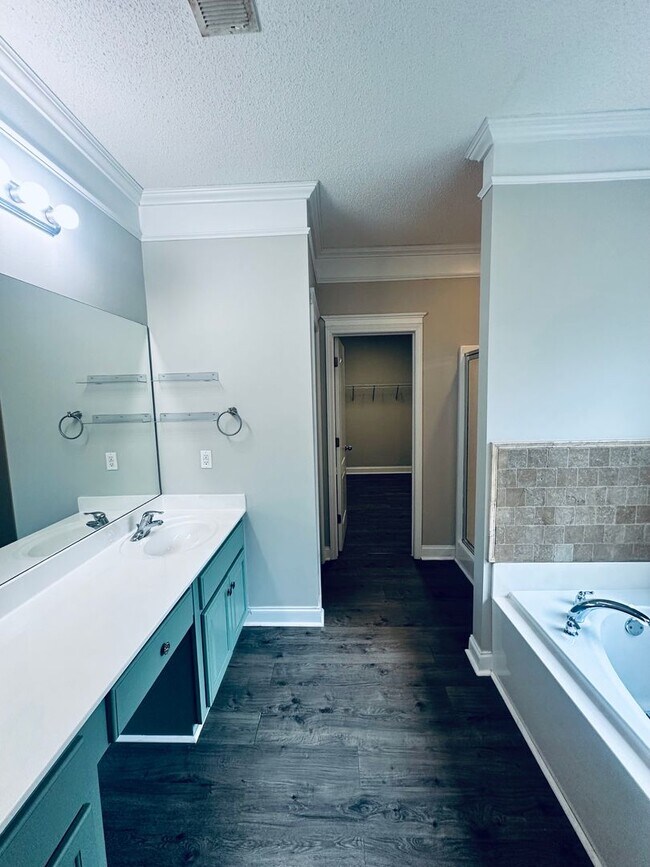 Building Photo - 406 Brookewater Ln