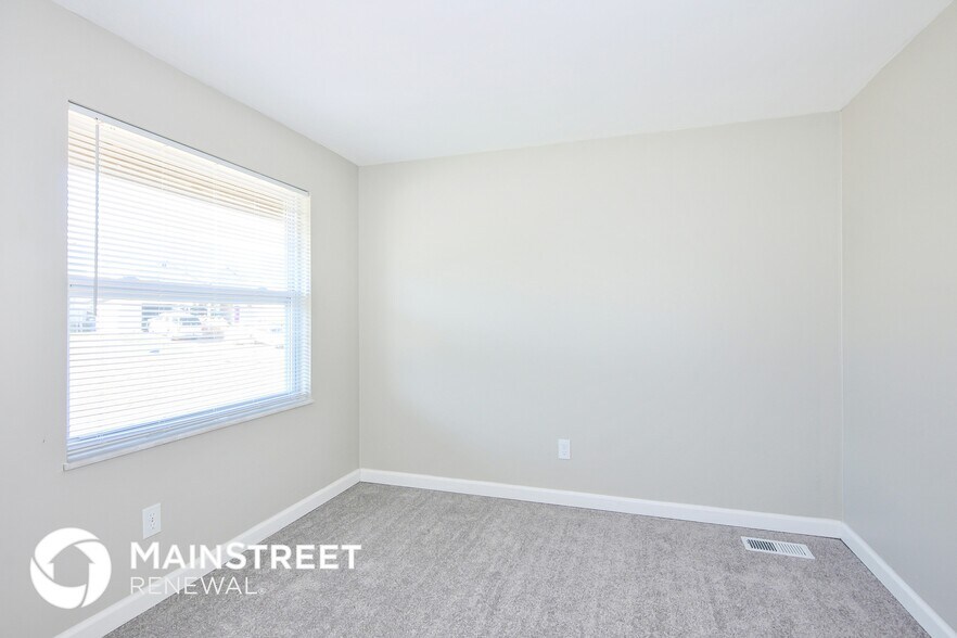 Building Photo - 448 Far Hill Dr