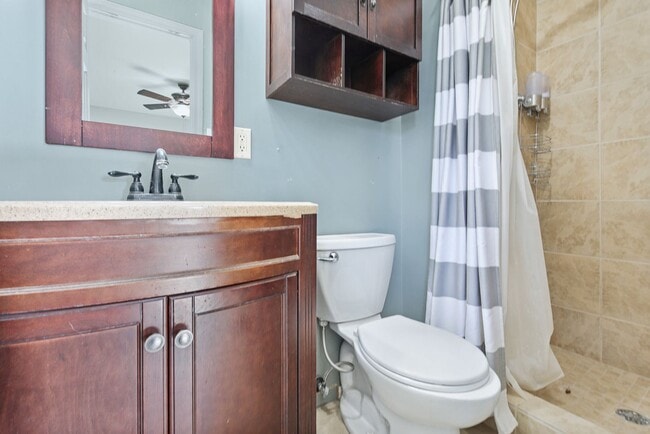 Building Photo - Roomy 3 Bedroom Home with a Fireplace