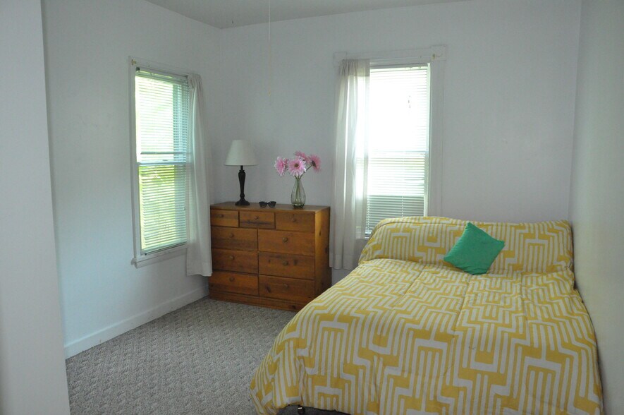 Bedroom 2 - 707 N Aurora St