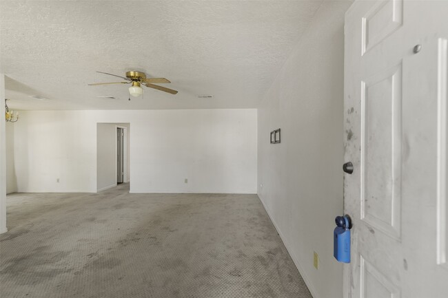 Building Photo - 217 Lazy Ln