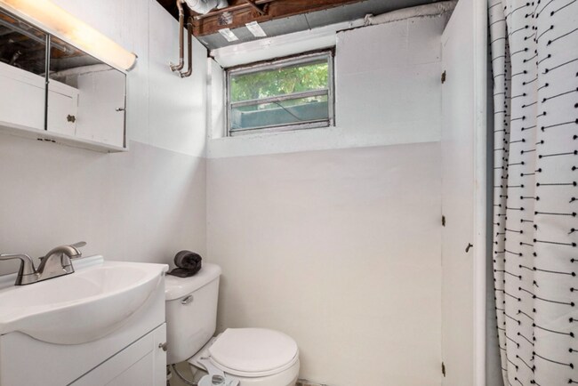 Building Photo - 191 E Division St NE