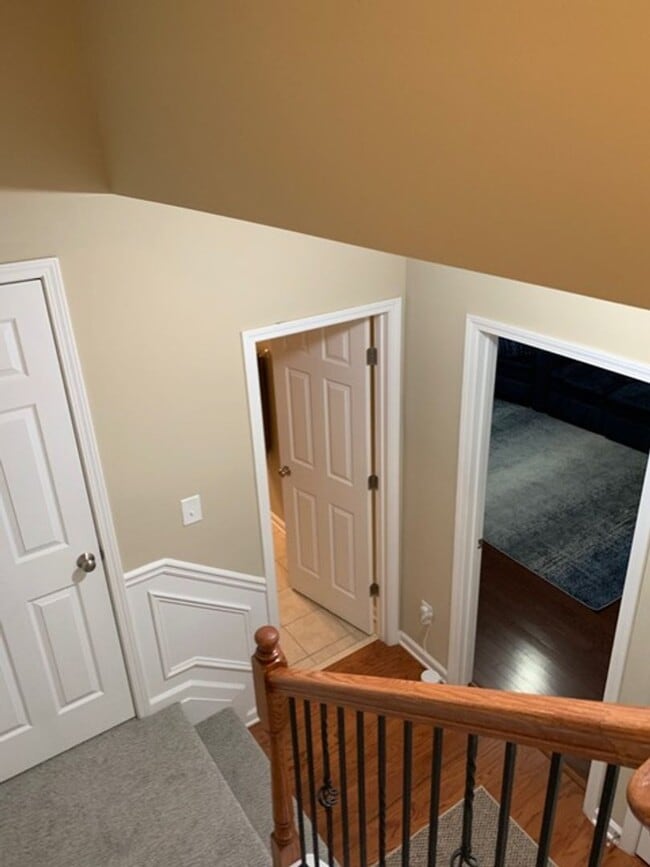Building Photo - Beautiful Townhome Available in Vinings Overlook!