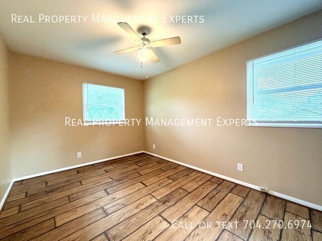 Building Photo - 4008 Irvington Dr