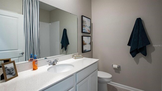 Building Photo - 643 Grove St