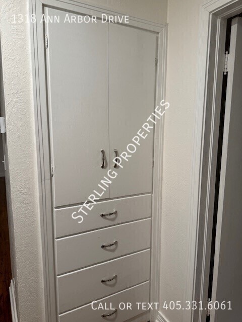 Building Photo - 1318 Ann Arbor Dr