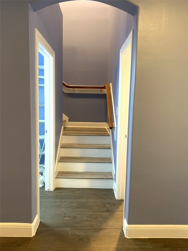 Building Photo - 2611 Summer Rain Dr