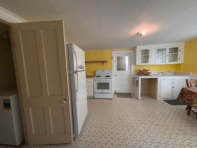 Building Photo - 477 Myers Rd