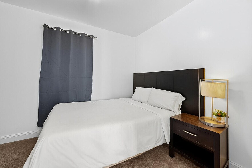 Building Photo - 4878 Tarnow St