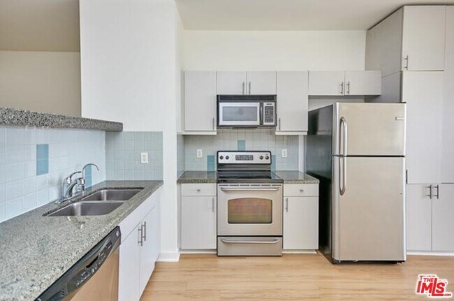 Building Photo - 3810 Wilshire Blvd