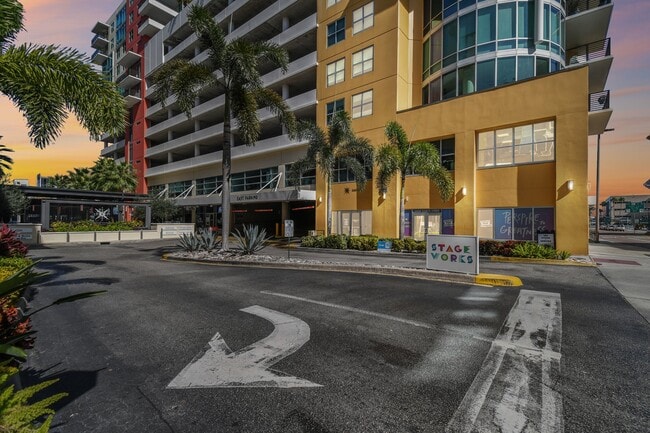 Building Photo - 1120 E Kennedy Blvd