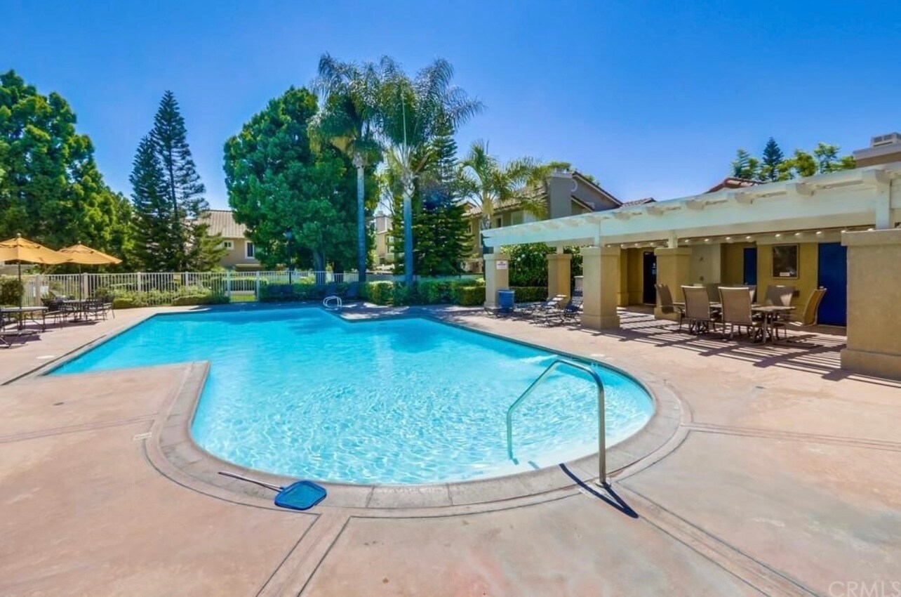 Community Swimming pool - 2501 Avenita Alpera