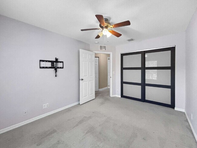 Building Photo - Spacious 3BR Townhome in Gated Villa Palma | Garage | Community Pool