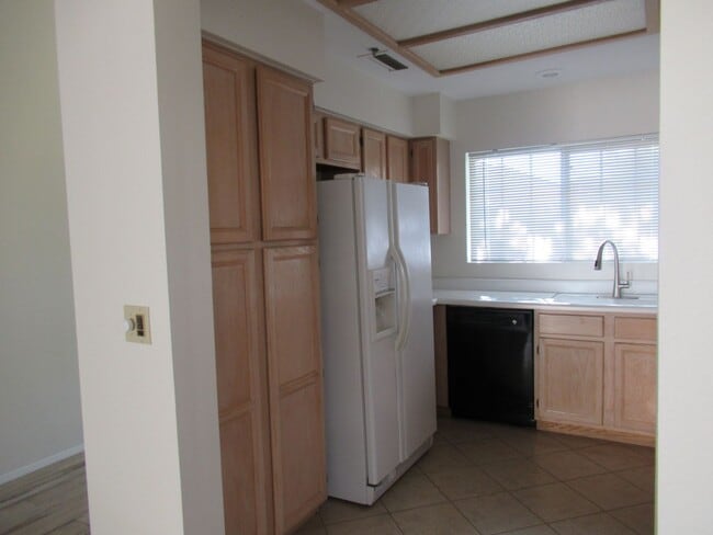 Building Photo - Single Level Townhome in Scottsdale!