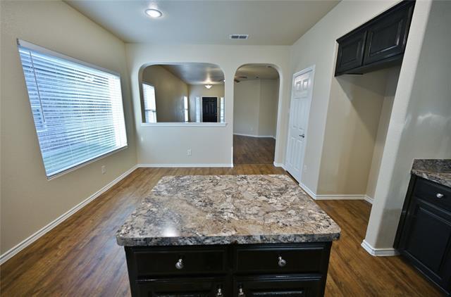 Building Photo - 916 Iona Dr