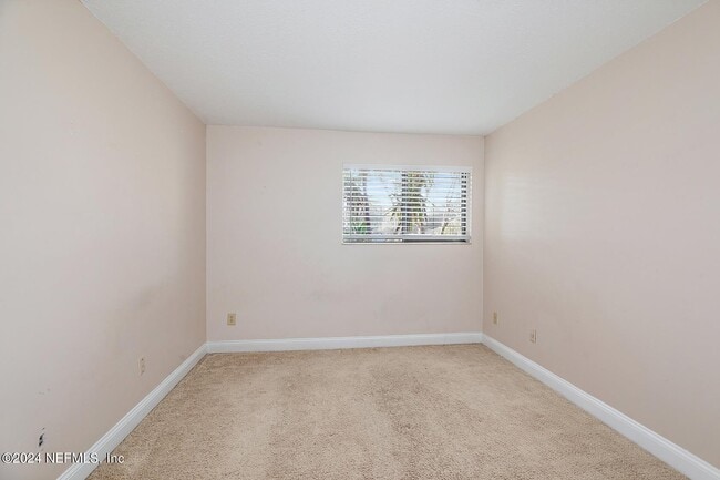 Building Photo - 1062 Sea Hawk Dr E