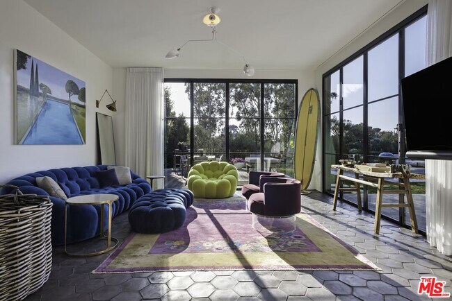 Building Photo - 6603 Dume Dr