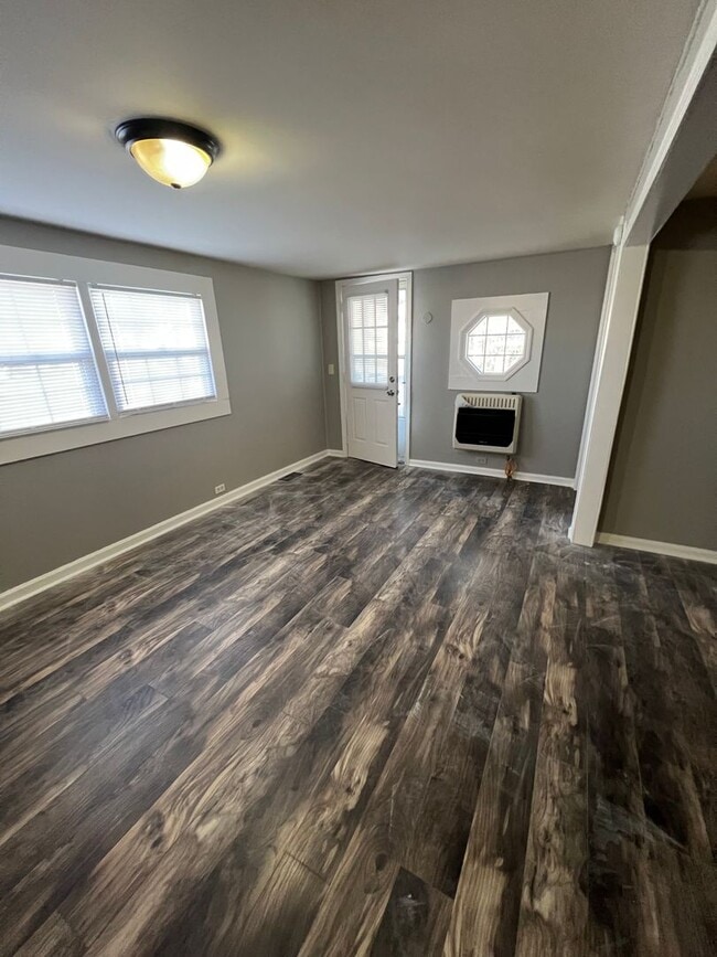 Building Photo - 2 bed/1 bath home