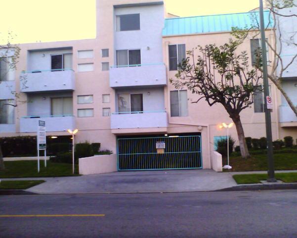 Building Photo - 3637 Clarington Ave