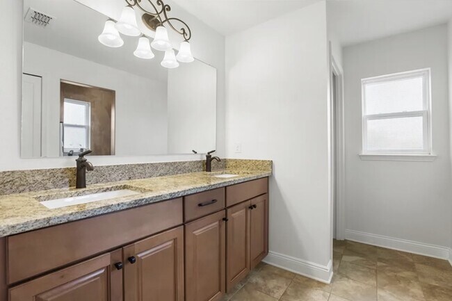 Building Photo - 30429 Island Club Dr