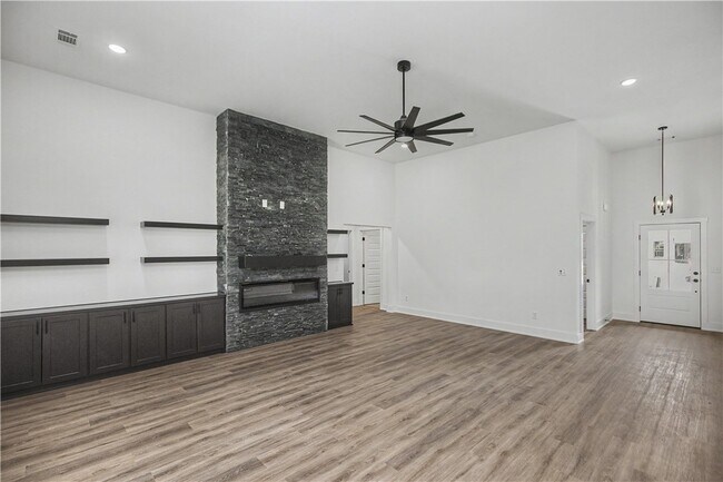 Building Photo - 2102 Dagan St