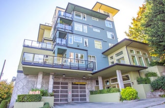 Building Photo - Ideally Located Seattle Open 1 Bed Unit w/ Breathtaking Views!