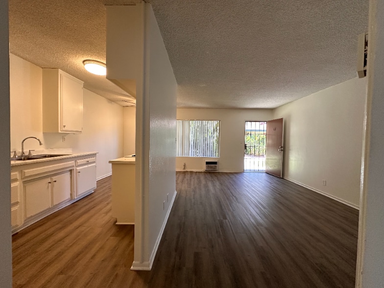 Primary Photo - 1675 W Pampas Ln