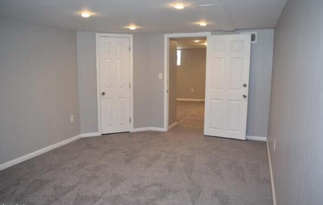 Building Photo - 6549 N Gratz St