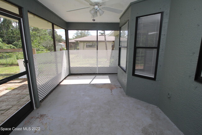 Building Photo - 1009 Fairplay Ave NW