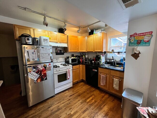 Building Photo - 3740 N Janssen Ave