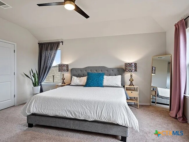 Building Photo - 134 Goldfinch Dr