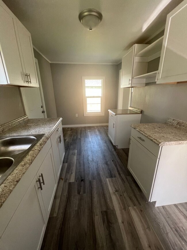 Building Photo - 1 bedroom/1 bathroom house