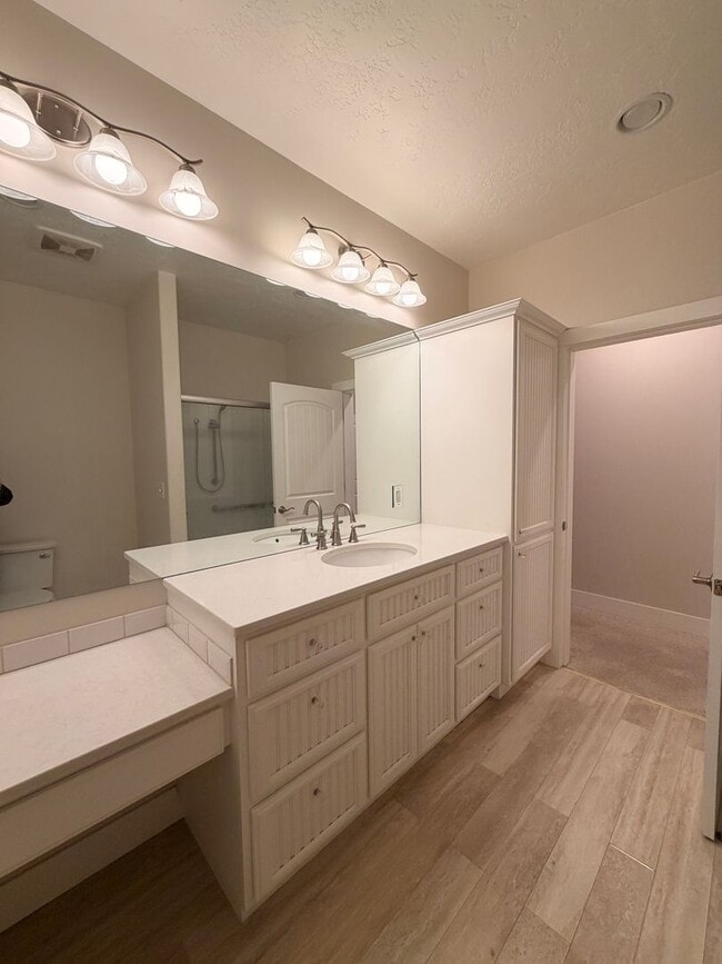 Building Photo - Dual Primary Suite's. 2 Bedroom / 2.5 Bathroom Single Level Home in NE Bend