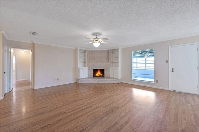 Building Photo - 807 Seacliff Dr