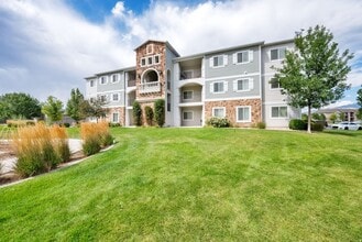 Building Photo - 1823 N Crest Rd