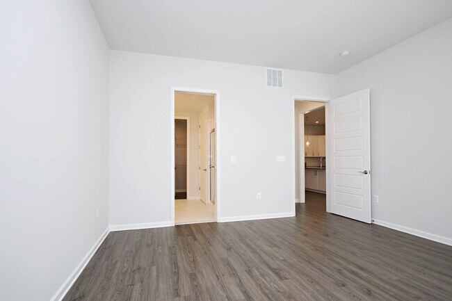 Building Photo - Avinity Townhome With Main Level Bedroom