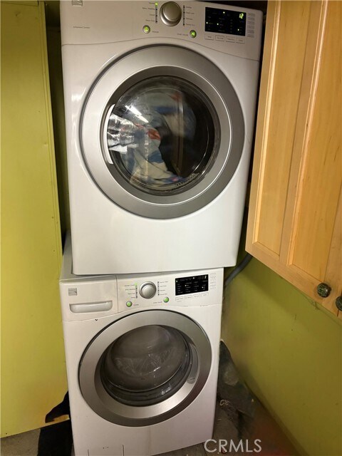 Building Photo - 743 Woodland Rd