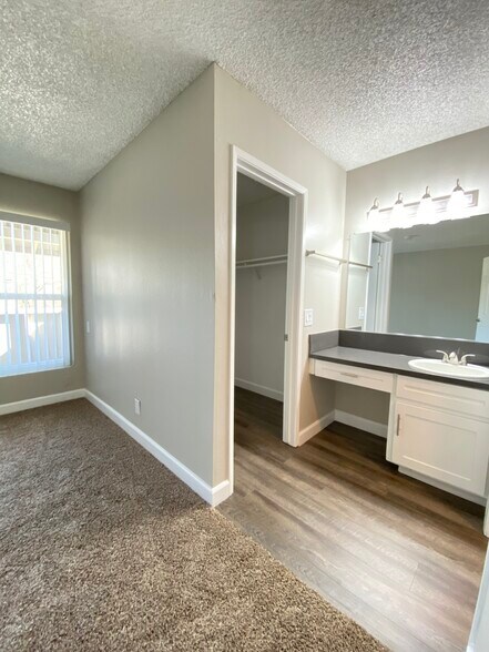 Building Photo - Oakpoint Apartments