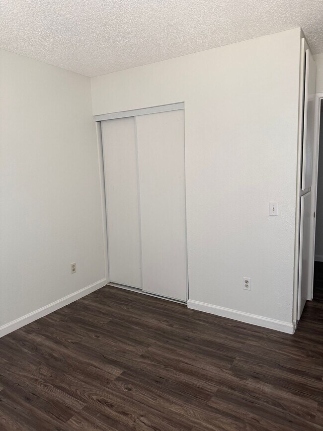 Building Photo - Stunning 2 Bed Condo in Highland | 1 Bath ...