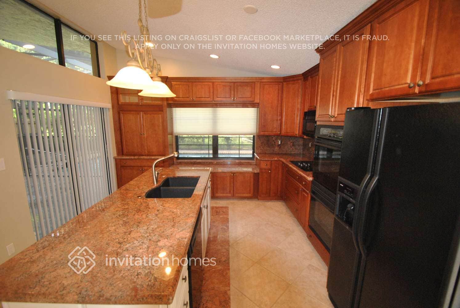 Building Photo - 21018 Country Creek Dr