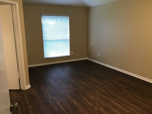Building Photo - 1703 Oak Valley Dr