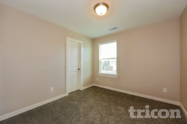 Building Photo - 4314 Stonybrooke Dr