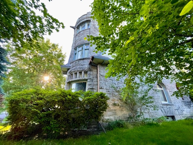 Primary Photo - 801 S Cedar St