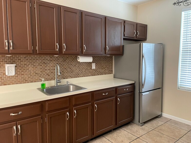 Building Photo - 684 85th St