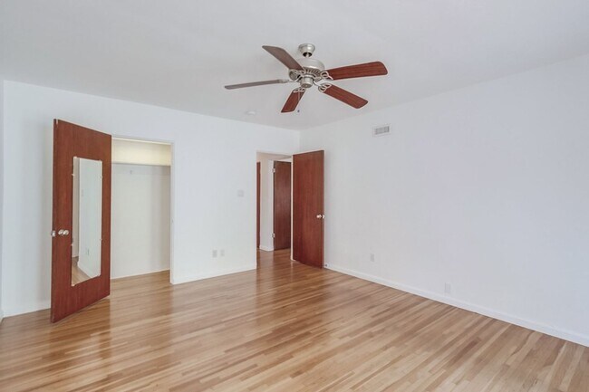 Building Photo - Charming 3 Bedroom Kensington Home