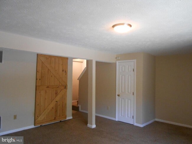 Building Photo - 131 Township Ct